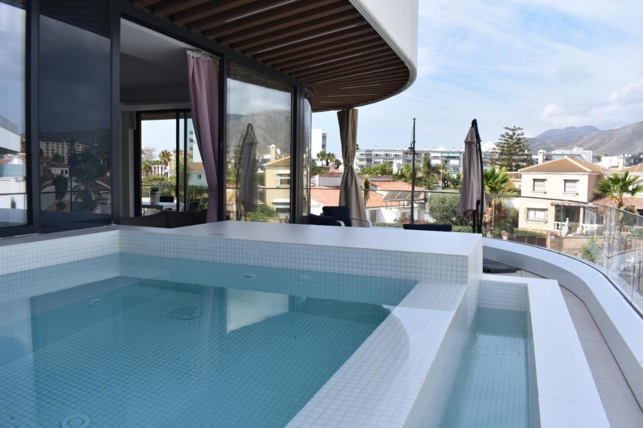 Luxury Complex Beachfront Apartment, Infinity Pool, Sauna, Gym And Large Terrace Torremolinos Exterior photo