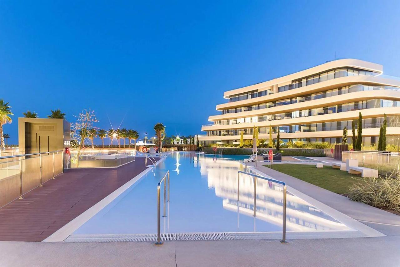 Luxury Complex Beachfront Apartment, Infinity Pool, Sauna, Gym And Large Terrace Torremolinos Exterior photo