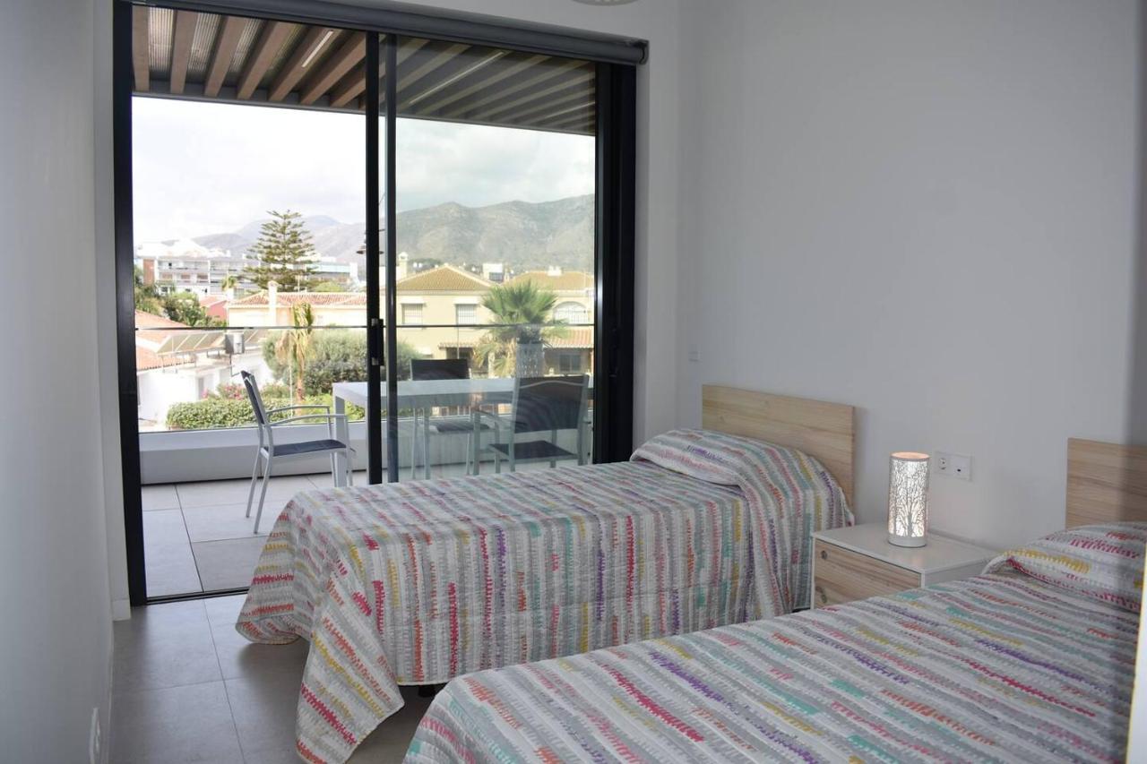Luxury Complex Beachfront Apartment, Infinity Pool, Sauna, Gym And Large Terrace Torremolinos Exterior photo