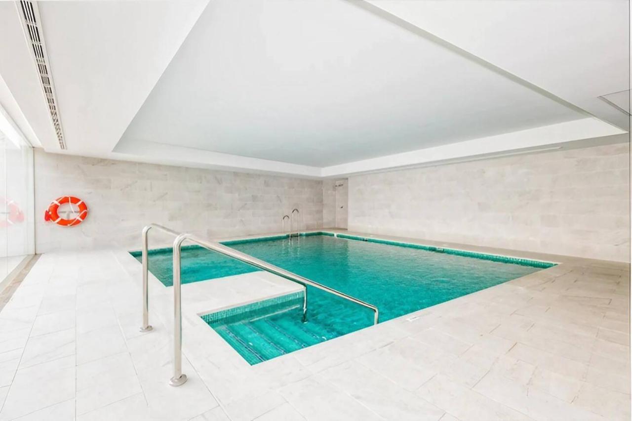Luxury Complex Beachfront Apartment, Infinity Pool, Sauna, Gym And Large Terrace Torremolinos Exterior photo