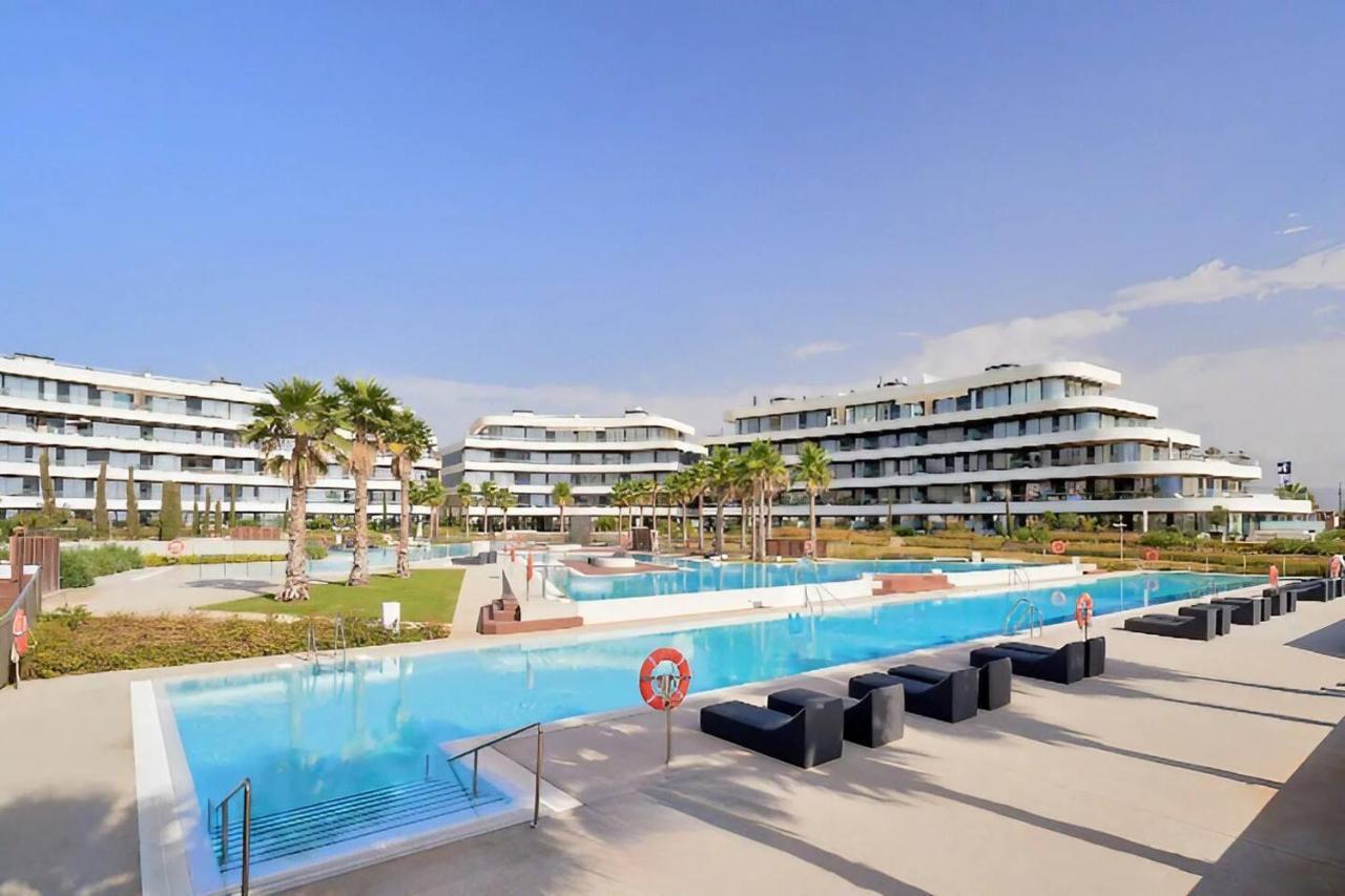 Luxury Complex Beachfront Apartment, Infinity Pool, Sauna, Gym And Large Terrace Torremolinos Exterior photo